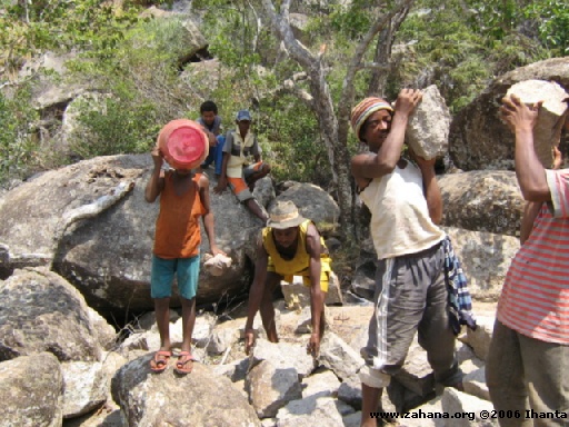 Carrying stones for the water dam