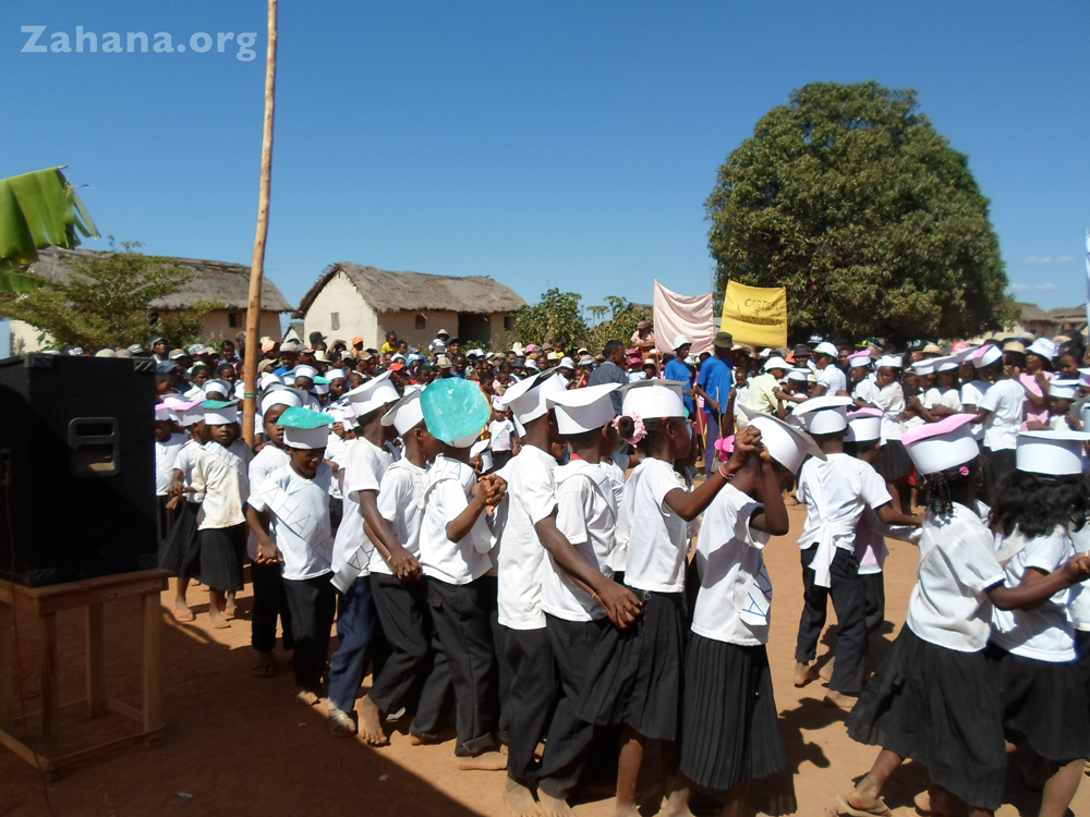 students welcoming the guests in madagascar