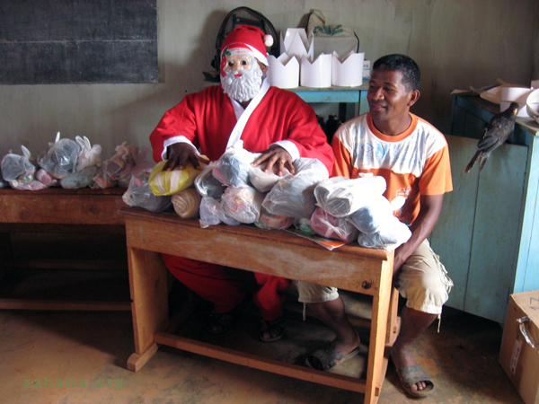 Santa with a pile of gifts - zahana.org