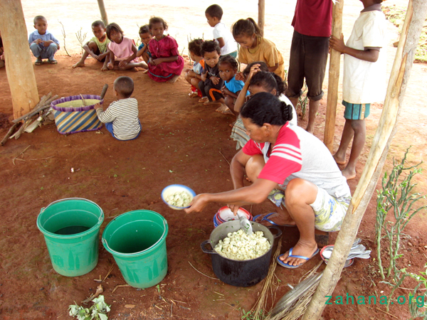 Cooking the soup for the school chidren in Madagascar - zahana.org